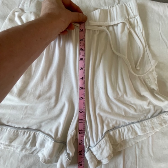 EUC Cozy Earth Women's Bamboo Stretch-Knit Pajama Short, Ivory Sz XS - Picture 11 of 12